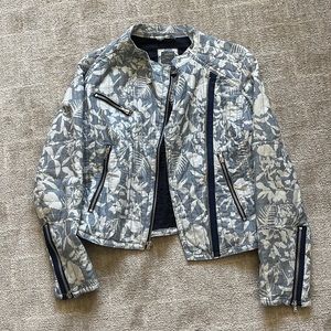 Knit blue and white floral print jacket.